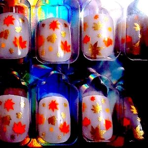 NIB Morily Fall Maple Leaf Press-On Nails